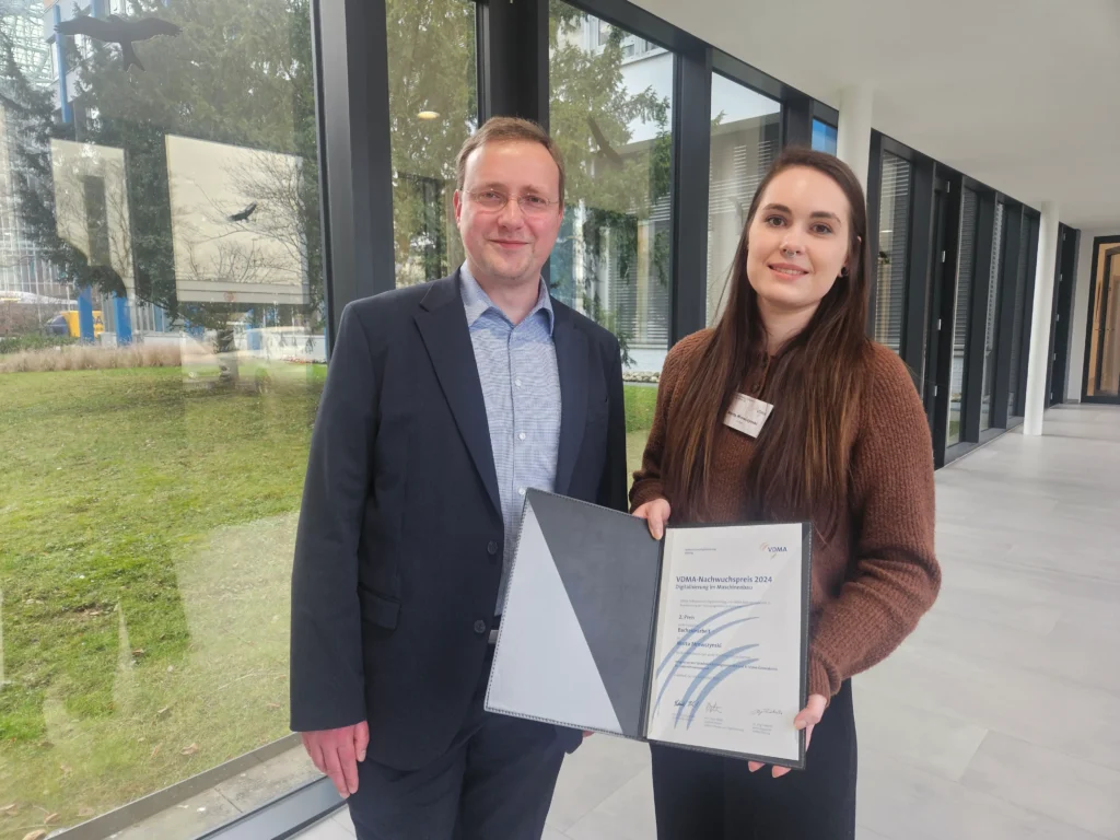 Guido Reimann, Deputy Managing Director and Coordinator of the Competence Network for Artificial Intelligence at VDMA Software and Digitalization, congratulates Marta Mrowczynski on receiving the VDMA Young Talent Award 2024.